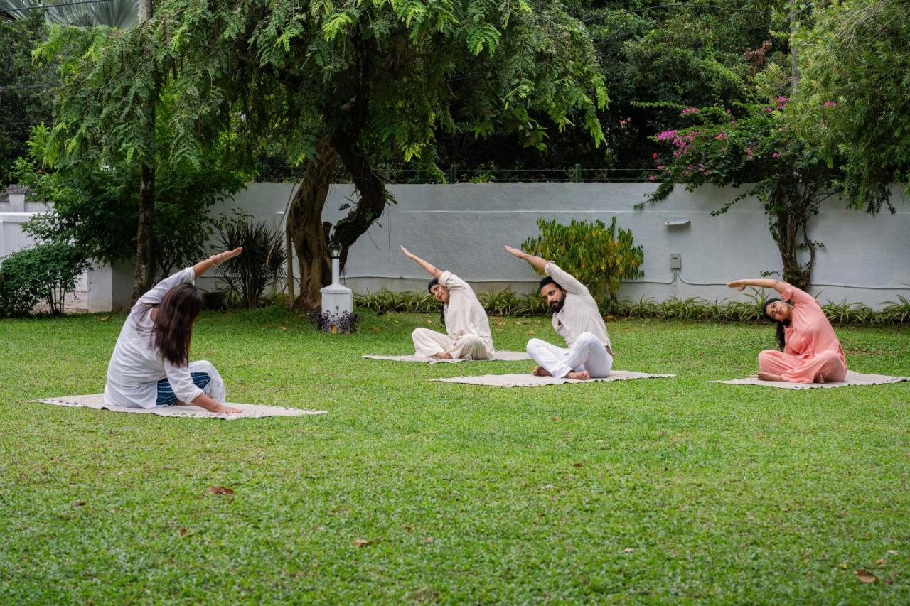 The Sacred Lotus Ayurveda Wellness Retreat Otel Kochi Dış mekan fotoğraf